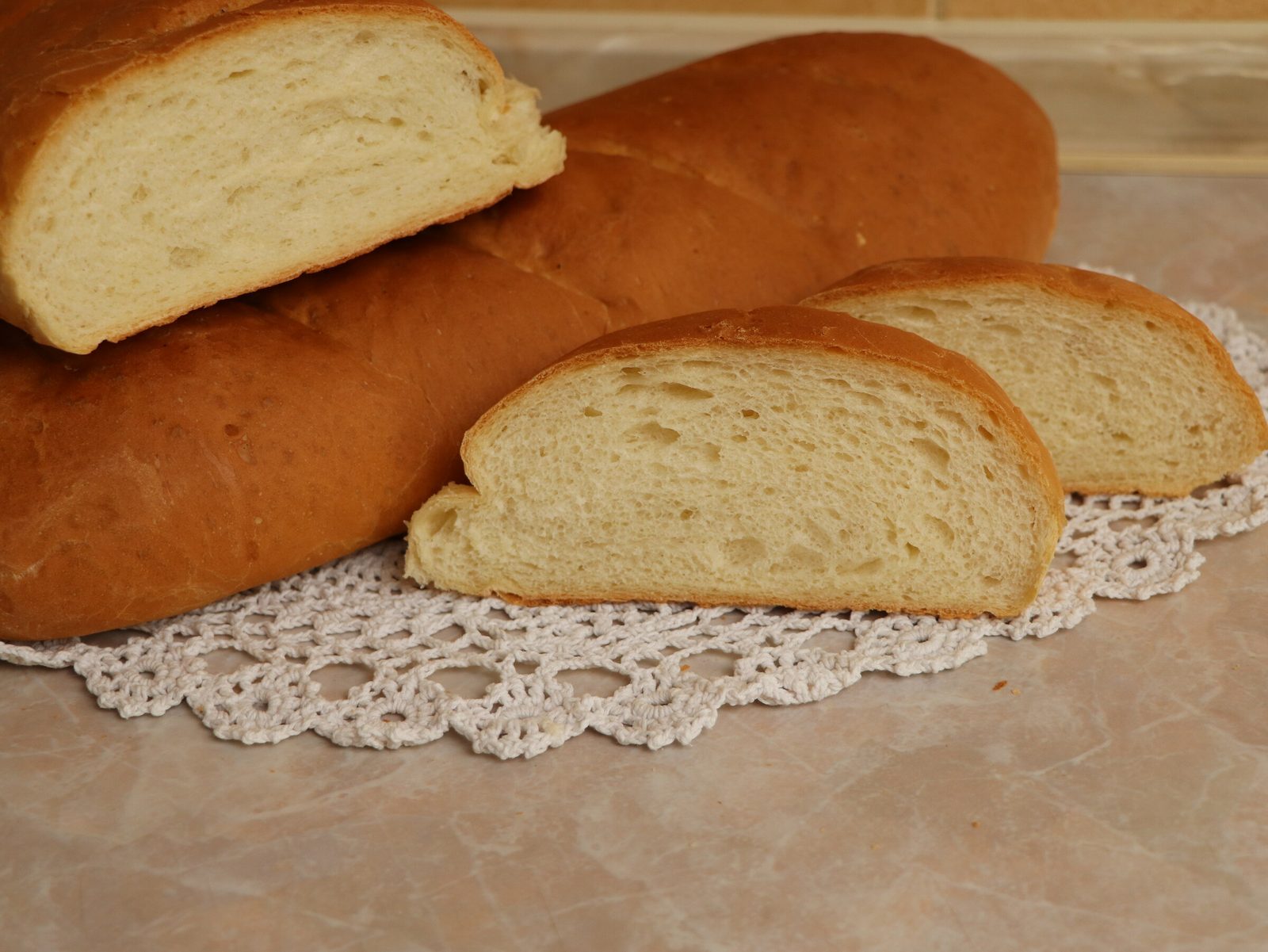 A kilo of homemade bread (or airy batons)