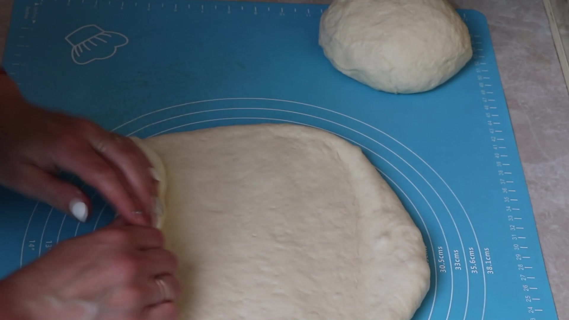 Step 3. Knock back and divide in two. A kilo of homemade bread (or airy batons)