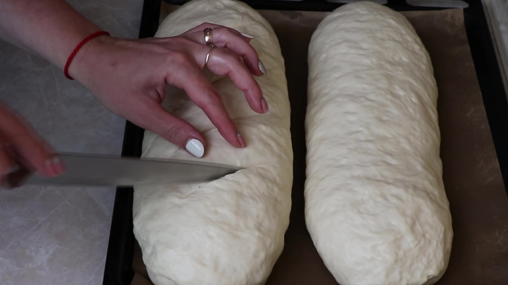 Step 6. Slash the risen batons with a sharp knife and bake at 170°C about 30 minutes. A kilo of homemade bread (or airy batons)