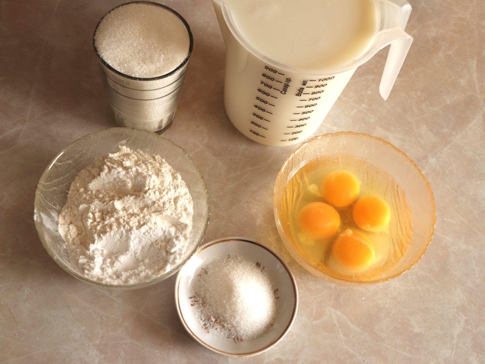 Step 8. Leave the balls in the refrigerator and take them out one at a time to roll out. A Napoleon cake you’ll finish the same day