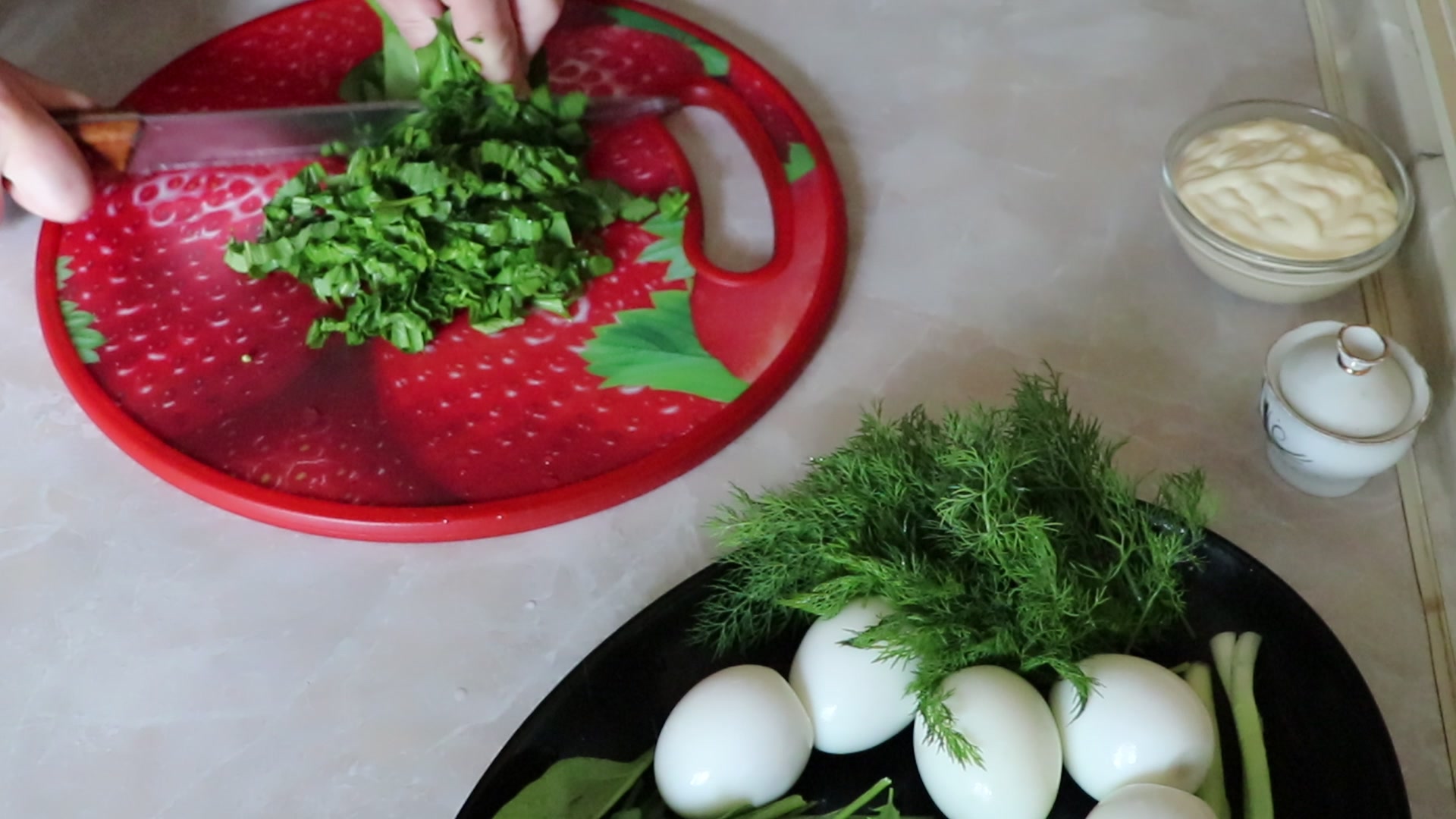 Step 2. Finely chop the green onions and add to the spinach. A proper spinach salad