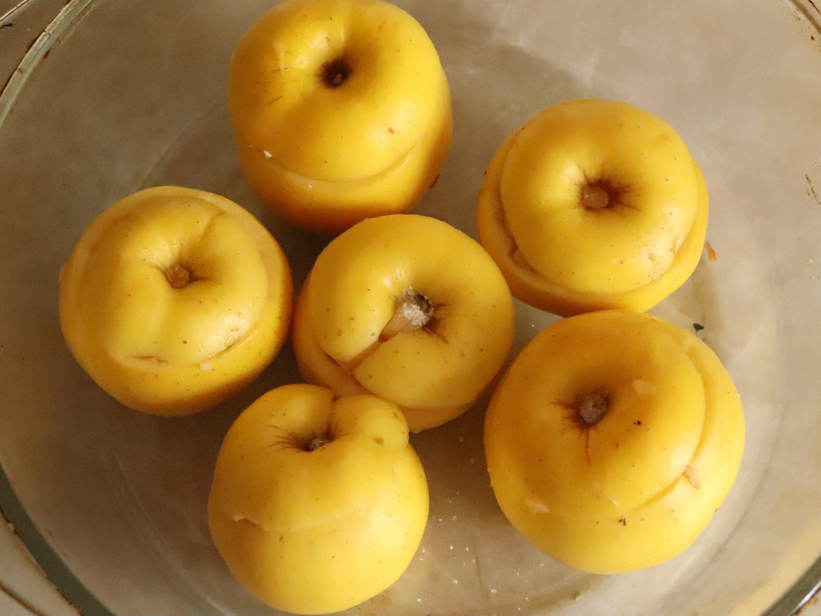 Step 4. Peel the banana and cut into cubes. A vitamin burst