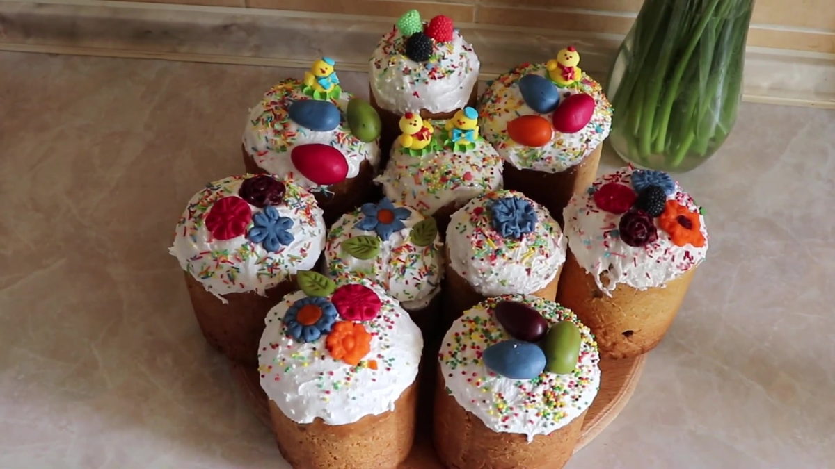 Soft airy Easter cakes that keep for a week