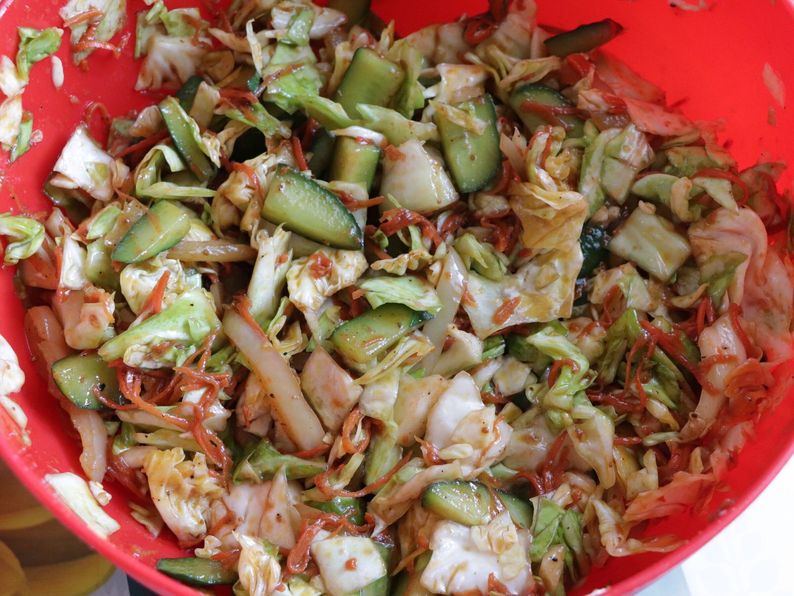 Step 3. Pour sunflower oil into a frying pan and heat it up. Asian-style cabbage salad
