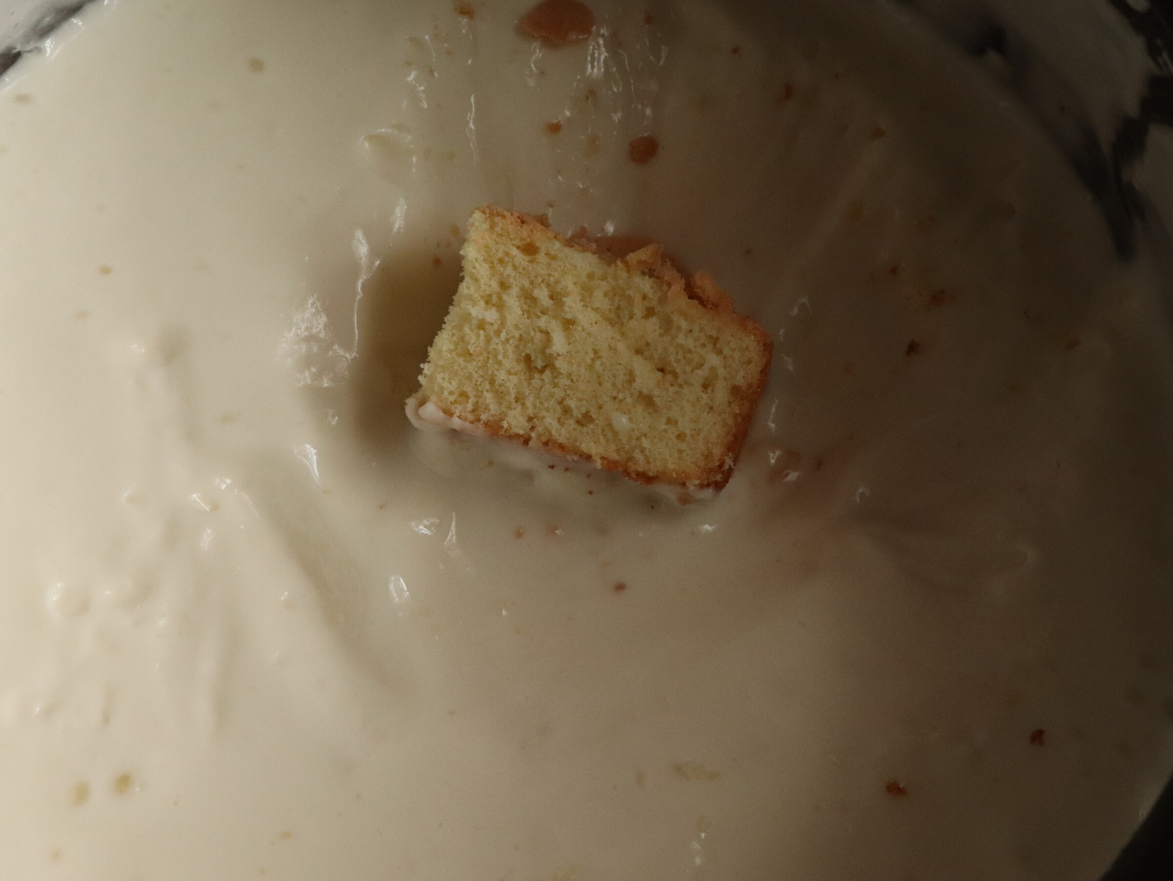 Step 4. Let's get to the fun part - assembling the cake. Banana ‘wonder’ cake