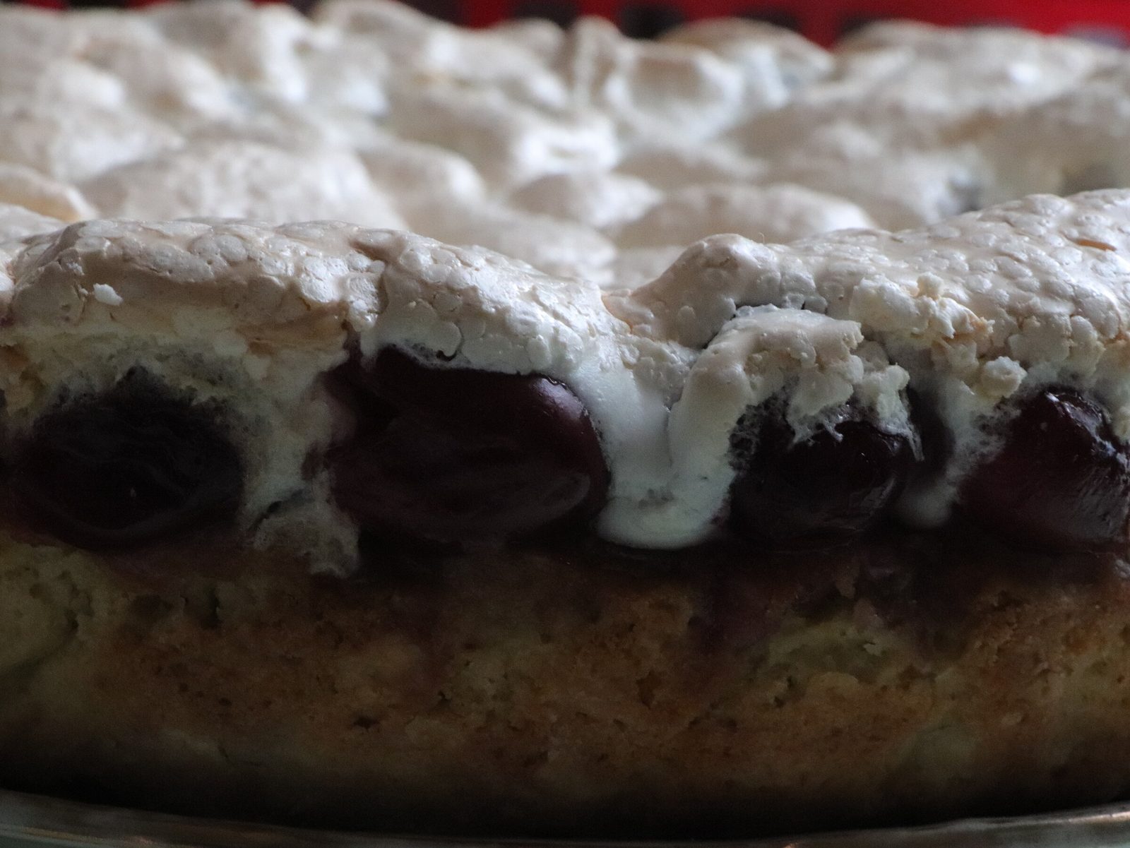 Berry tart with meringue