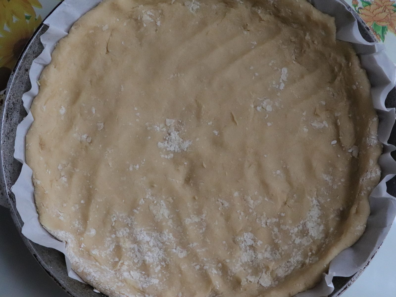 Step 2. Let's start cooking with shortcrust pastry. Berry tart with meringue