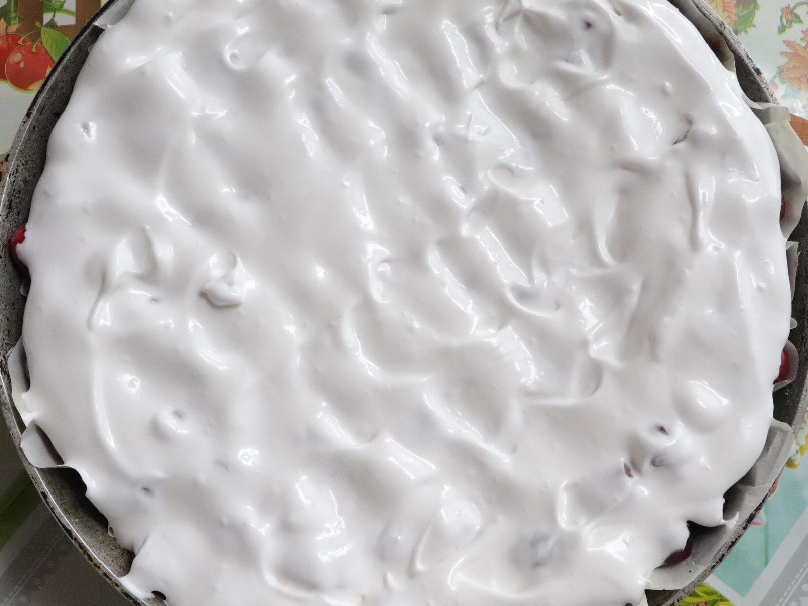 Step 7. Put the tin back in the oven and bake the tart for another 20 minutes at 170°. Berry tart with meringue