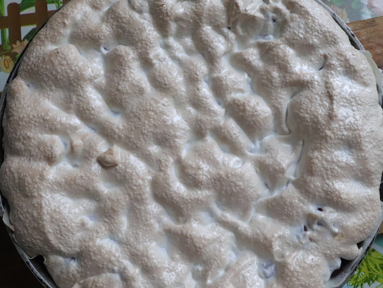 Step 8. Remove the finished tart from the oven and let it cool. Berry tart with meringue
