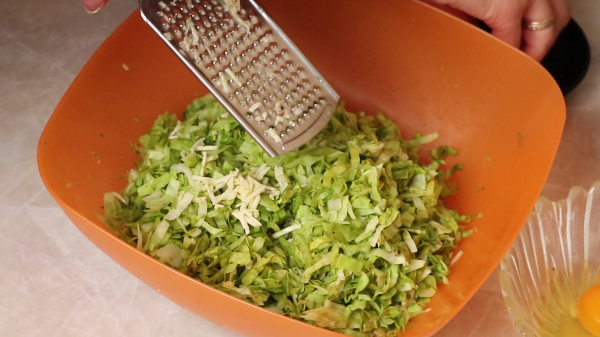 Step 2. Add spices and fresh chicken eggs. Cabbage fritters for the whole family