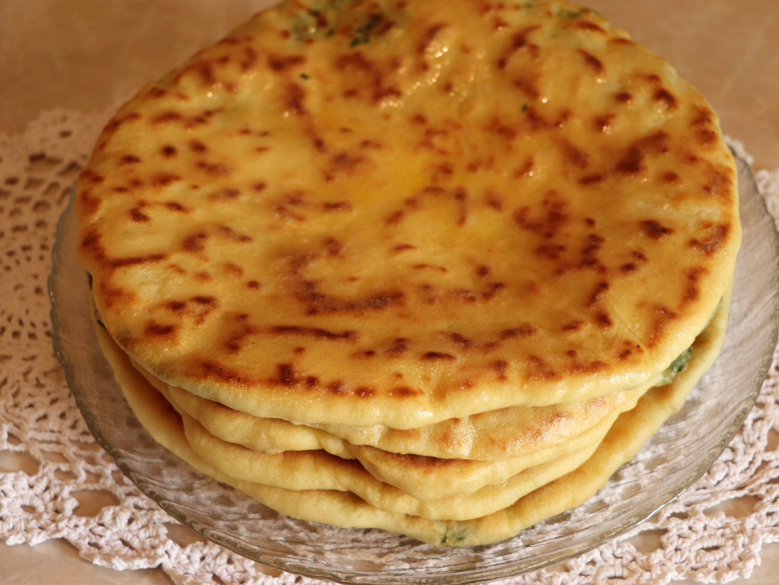 Cheese and spinach flatbreads (khychiny)