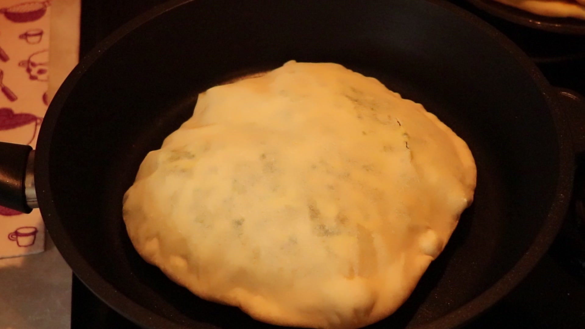 Step 11. Heat a frying pan with a thick bottom, preferably a pancake pan, but you can. Cheese and spinach flatbreads (khychiny)