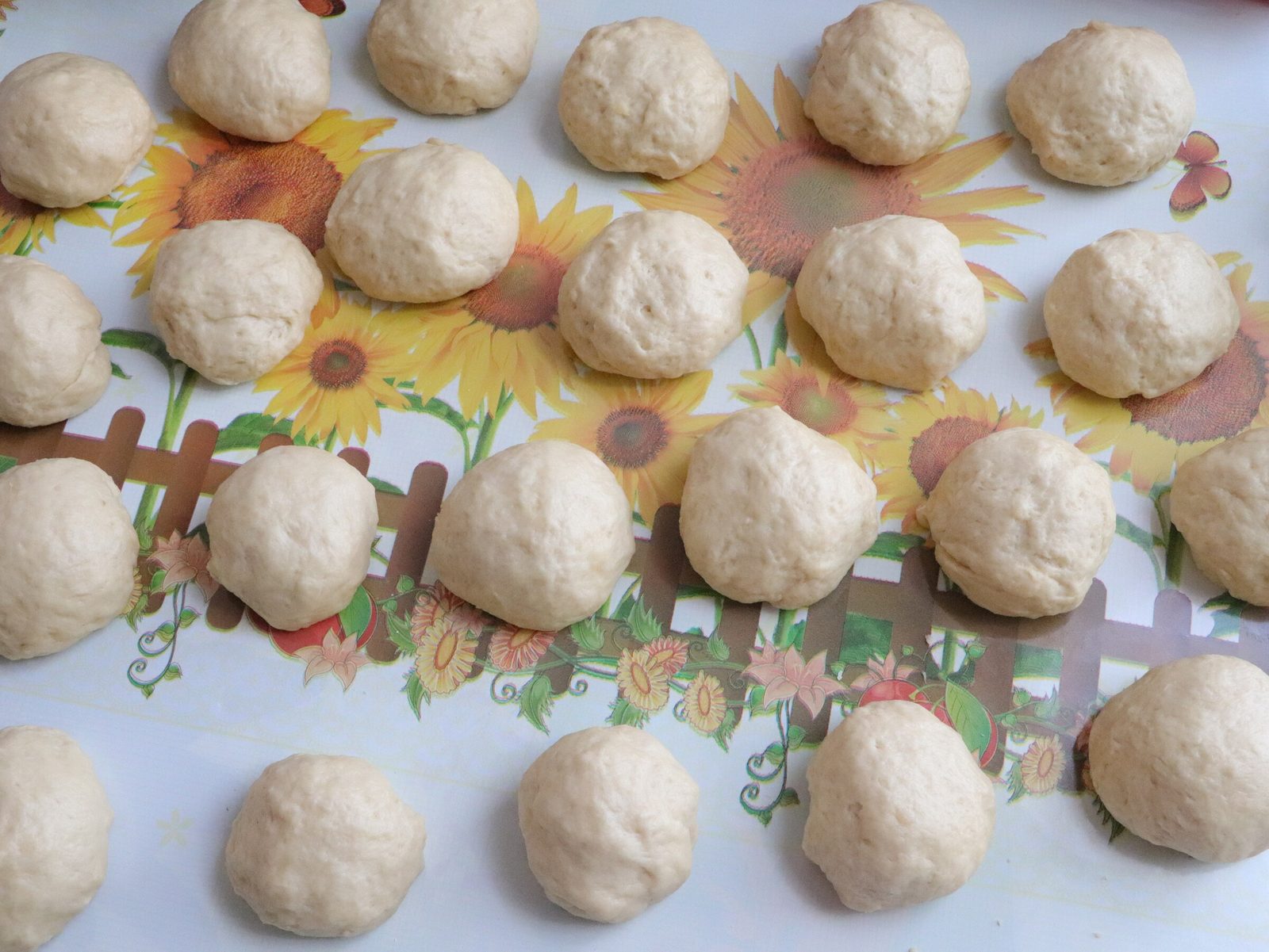 Step 2. Beautiful cherry buns are easy and quick to prepare. Cherry ‘roses’