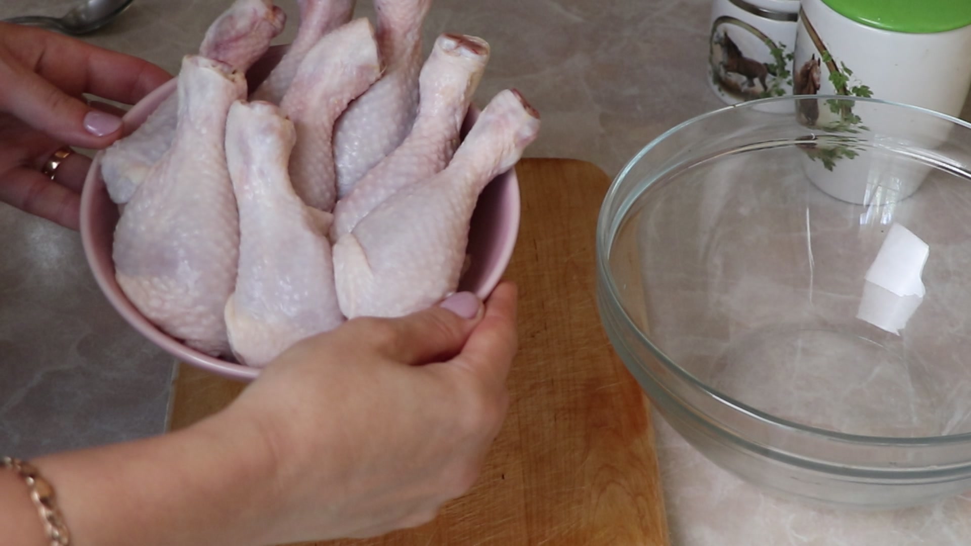 Step 1. Score the drumsticks, rub with salt, pepper and olive oil, and chill 30 minutes. Chicken drumsticks in a creamy mushroom