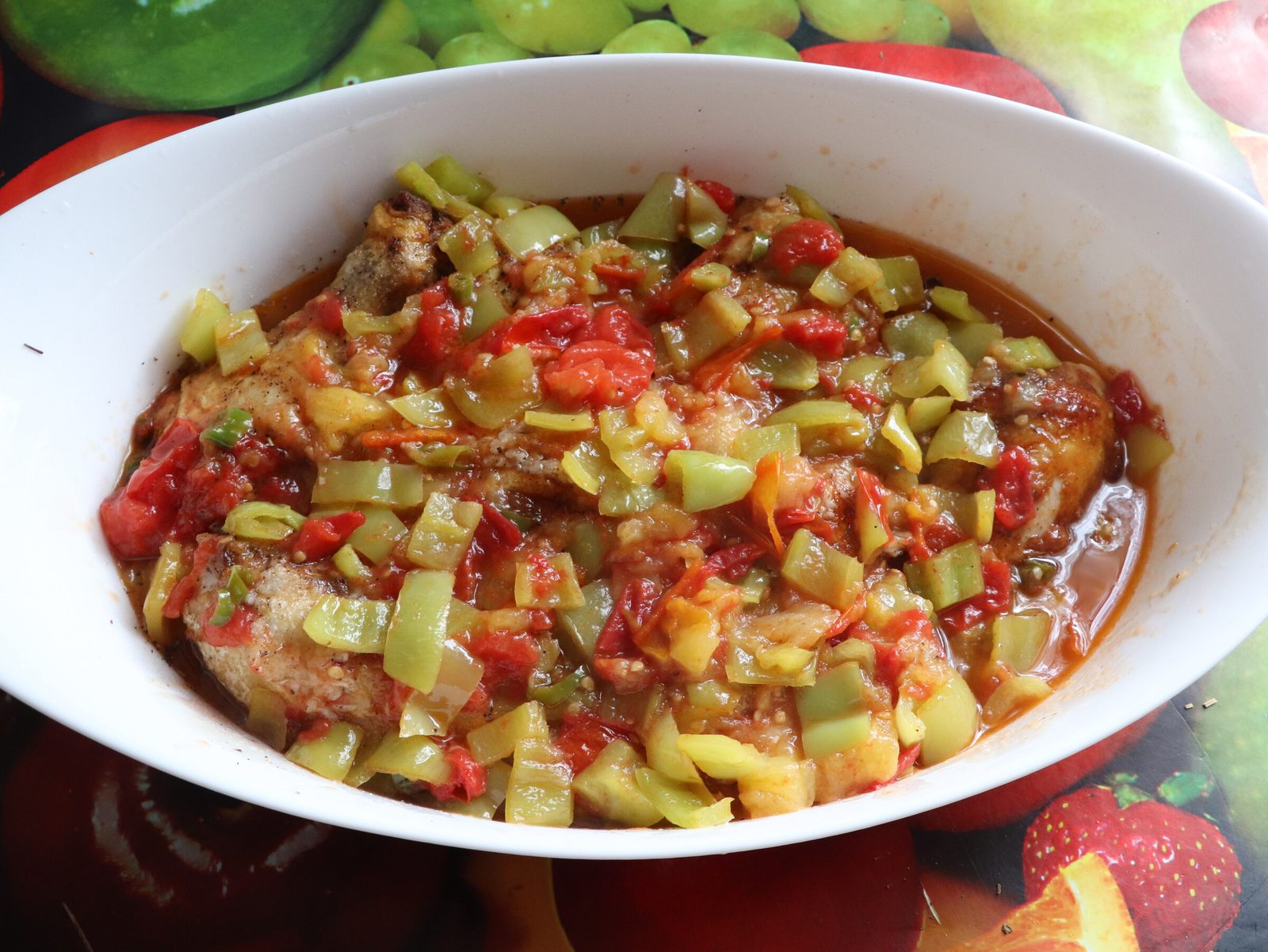 Step 4. We are preparing the dressing. Chicken drumsticks with vegetables in the