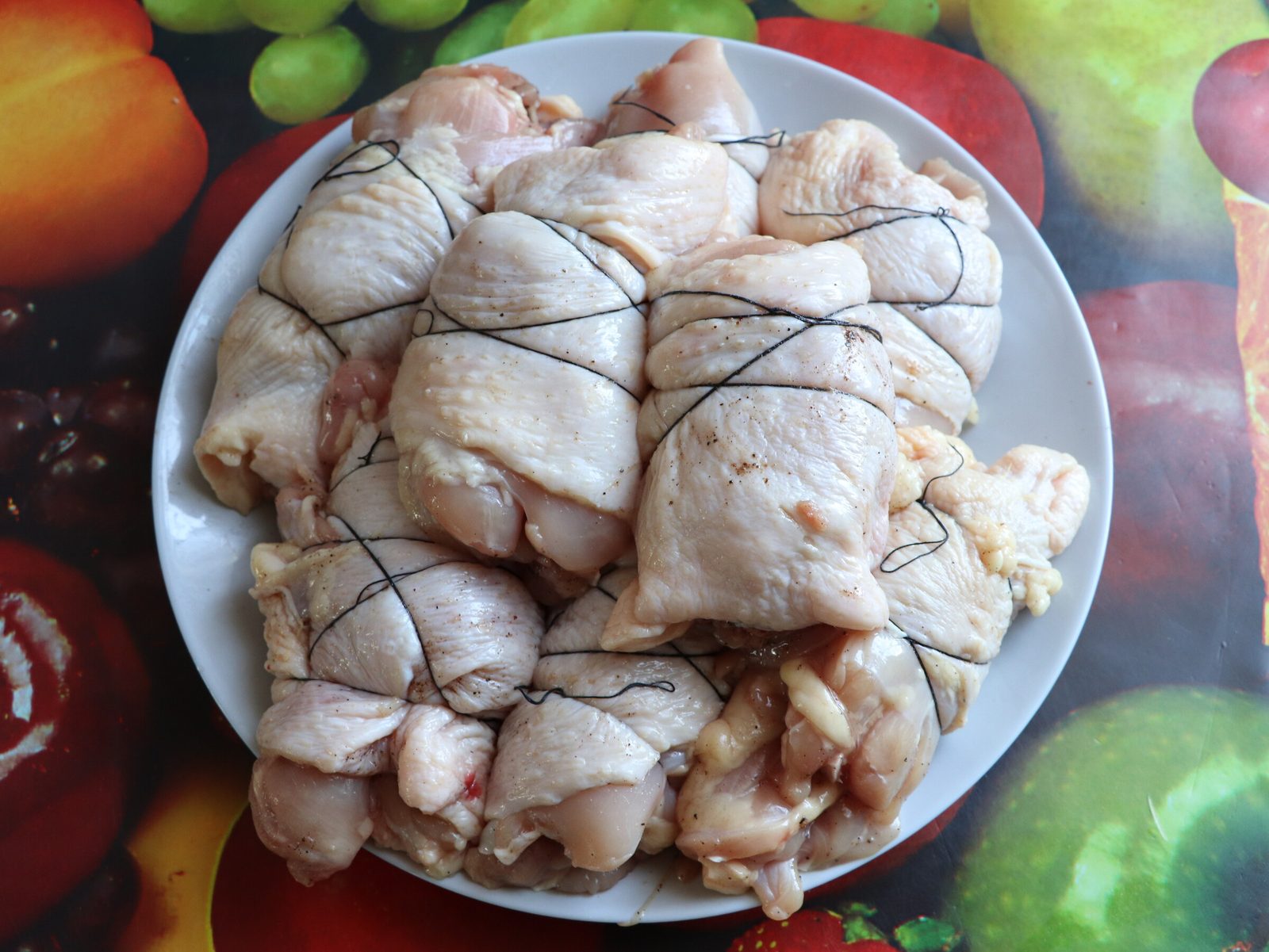 Step 3. Place a piece of meat skin side down, salt and pepper to taste and, stepping. Chicken rolls