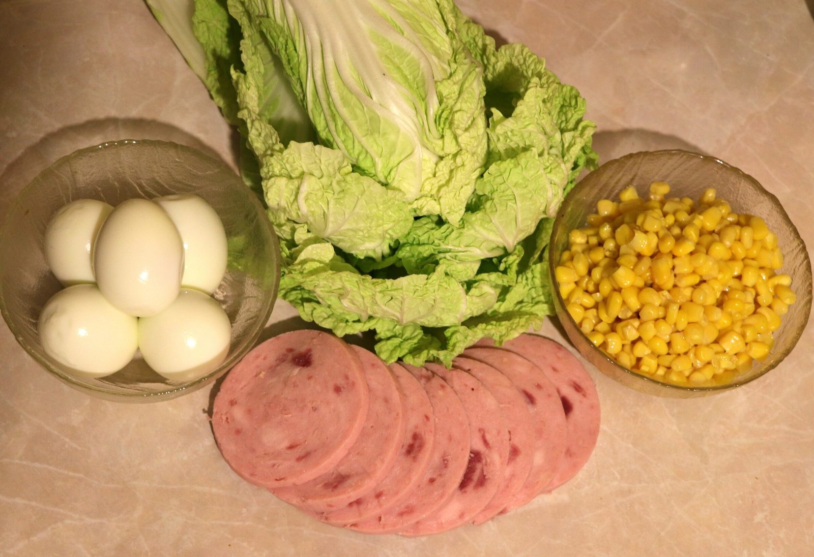 Step 2. Cut Chinese cabbage, eggs and ham into medium cubes. Chinese-leaf salad with ham