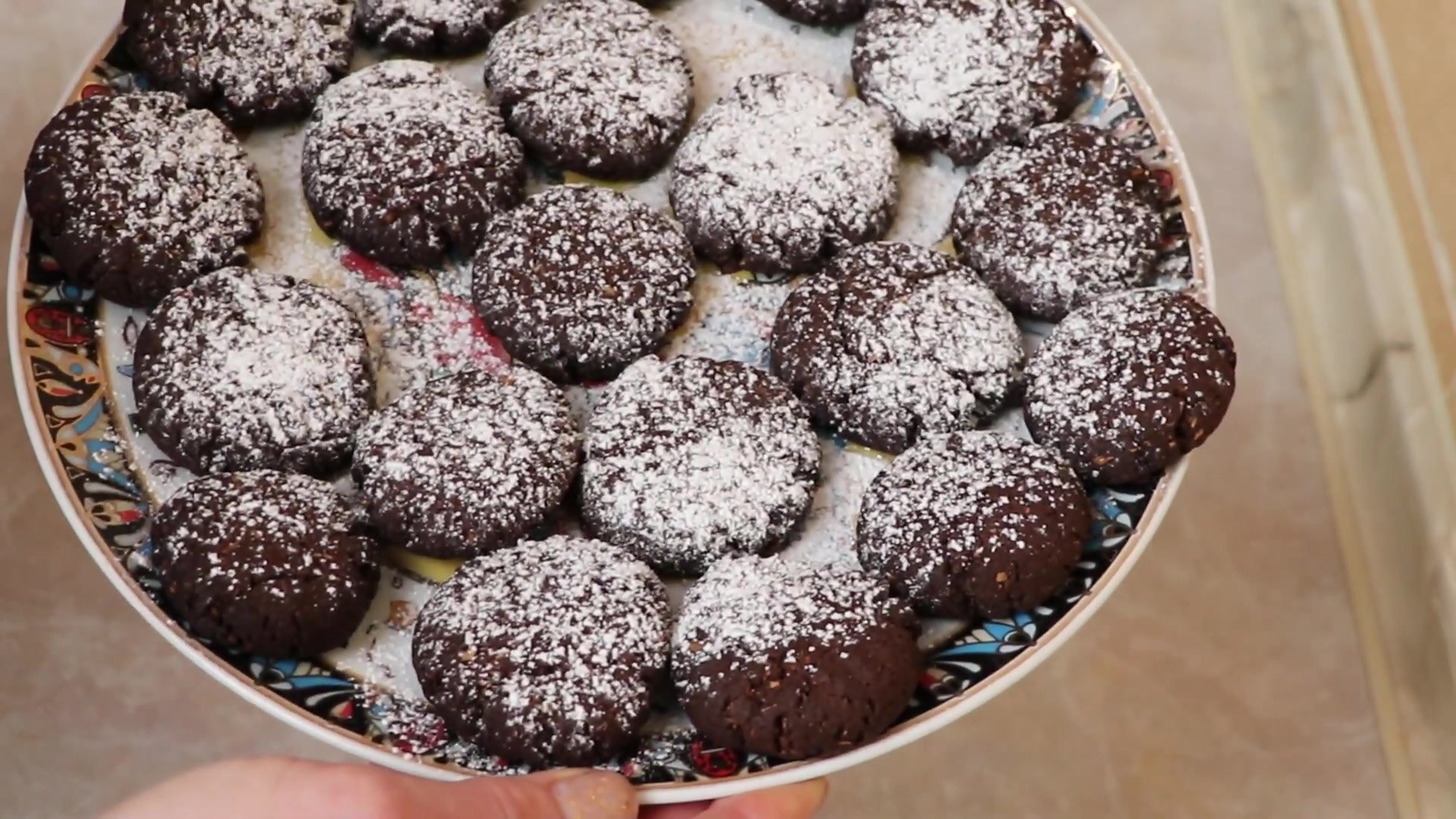 Crumbly chocolate biscuits made with oil