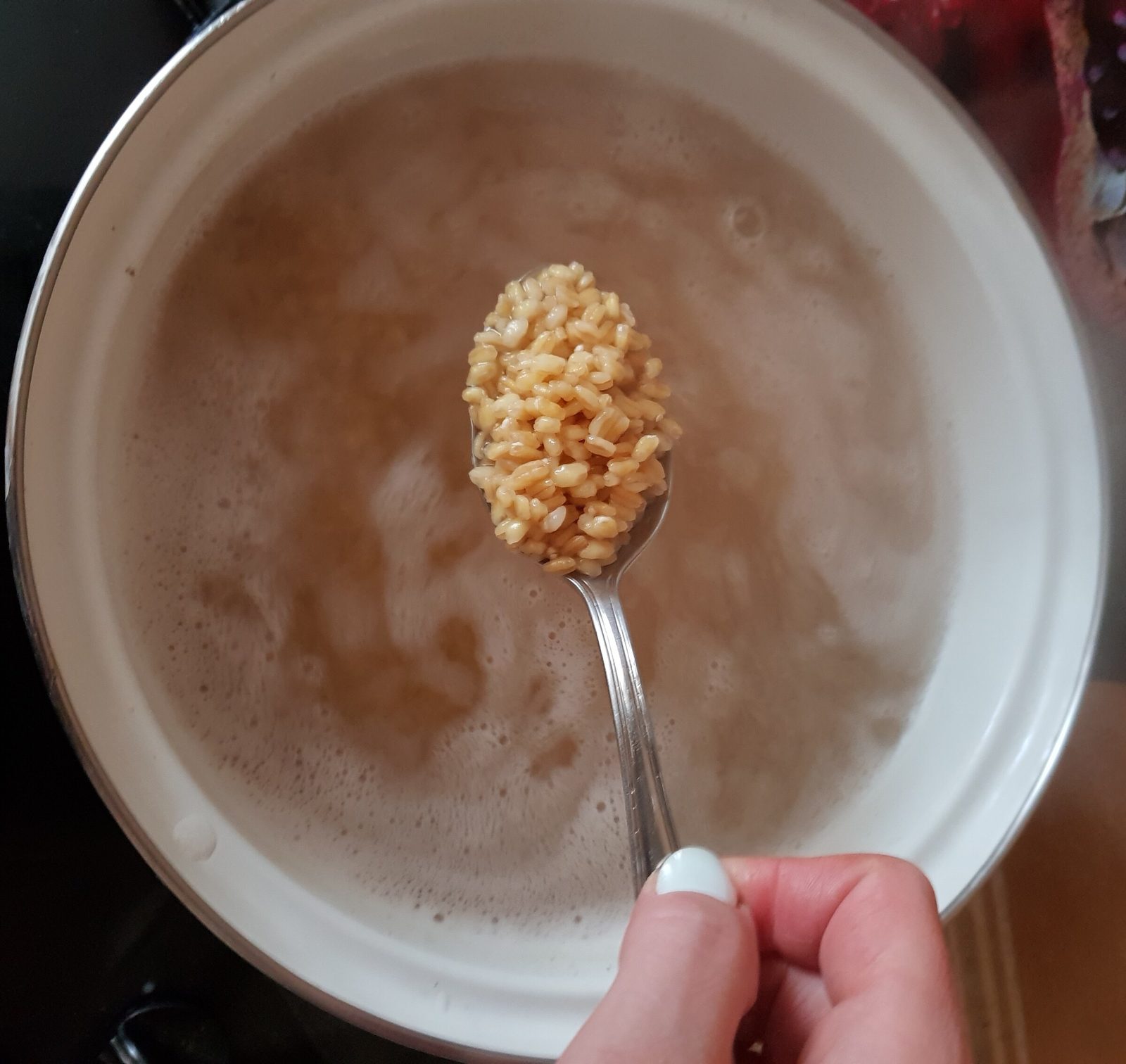 Step 1. Drain the water in which the wheat was soaked and add boiling water. Christmas kutia from wheat