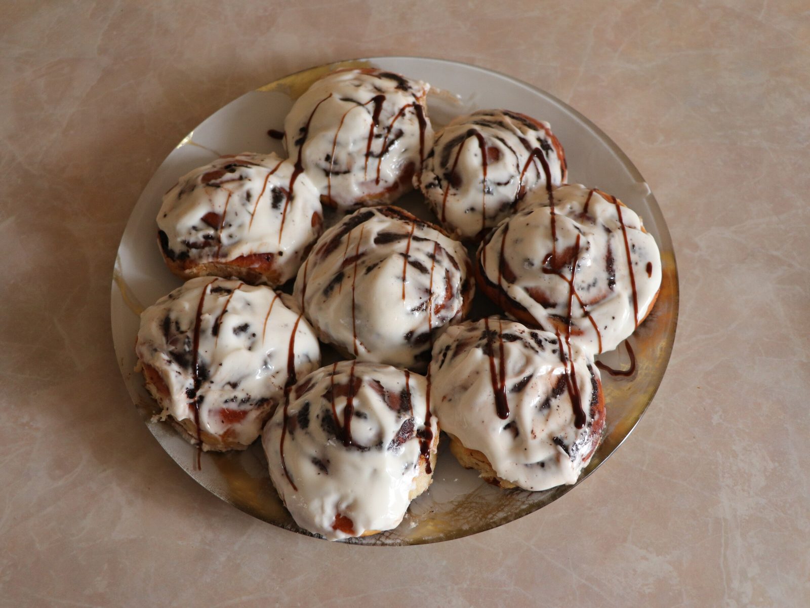 Cinnamon buns with mascarpone icing