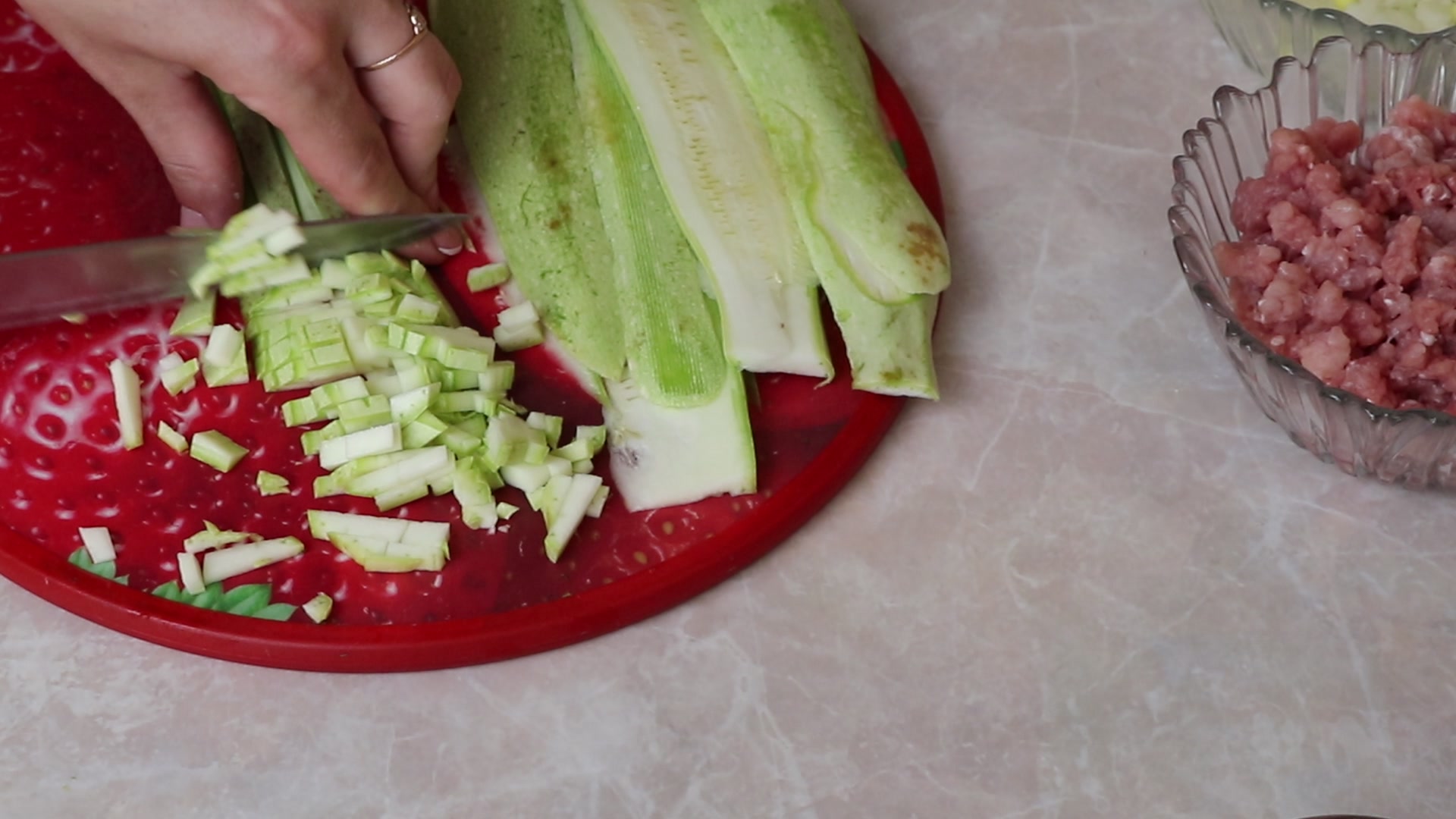 Step 4. Finely chop the remaining pieces of courgette and add them to the minced meat. Courgette ‘cabbage rolls’ in the pan