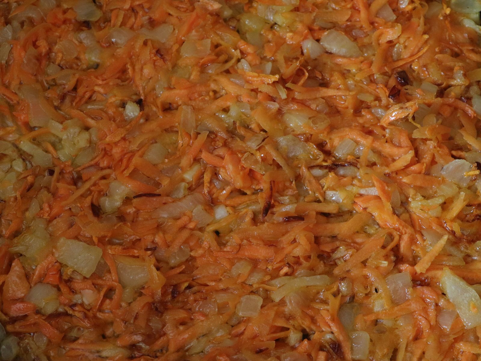 Step 4. Add carrots to the onion and fry until tender. Courgette caviar