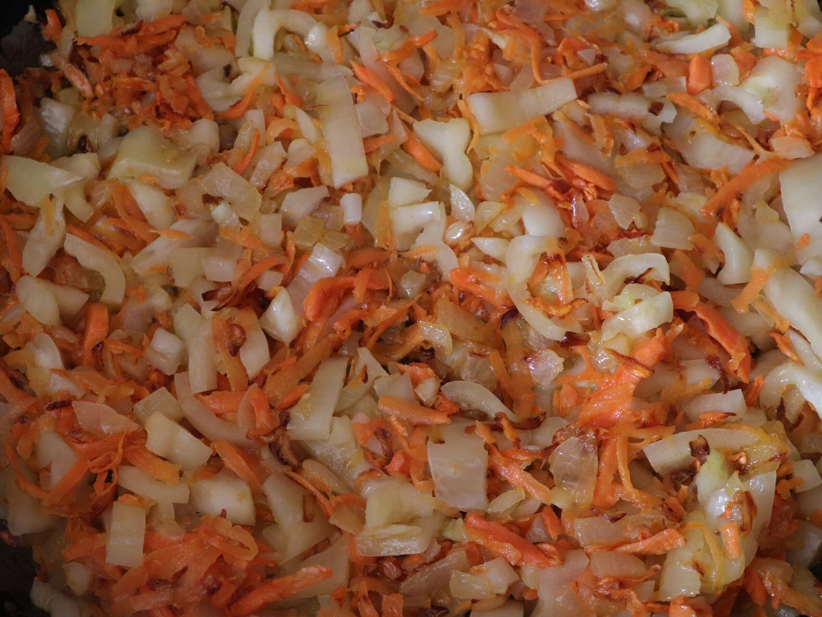 Step 5. Add bell pepper and fry everything for 1 minute. Courgette caviar