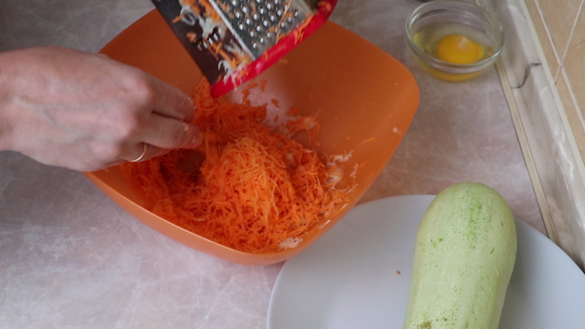 Step 3. Three courgette on a medium grater. Courgette vegetable patties