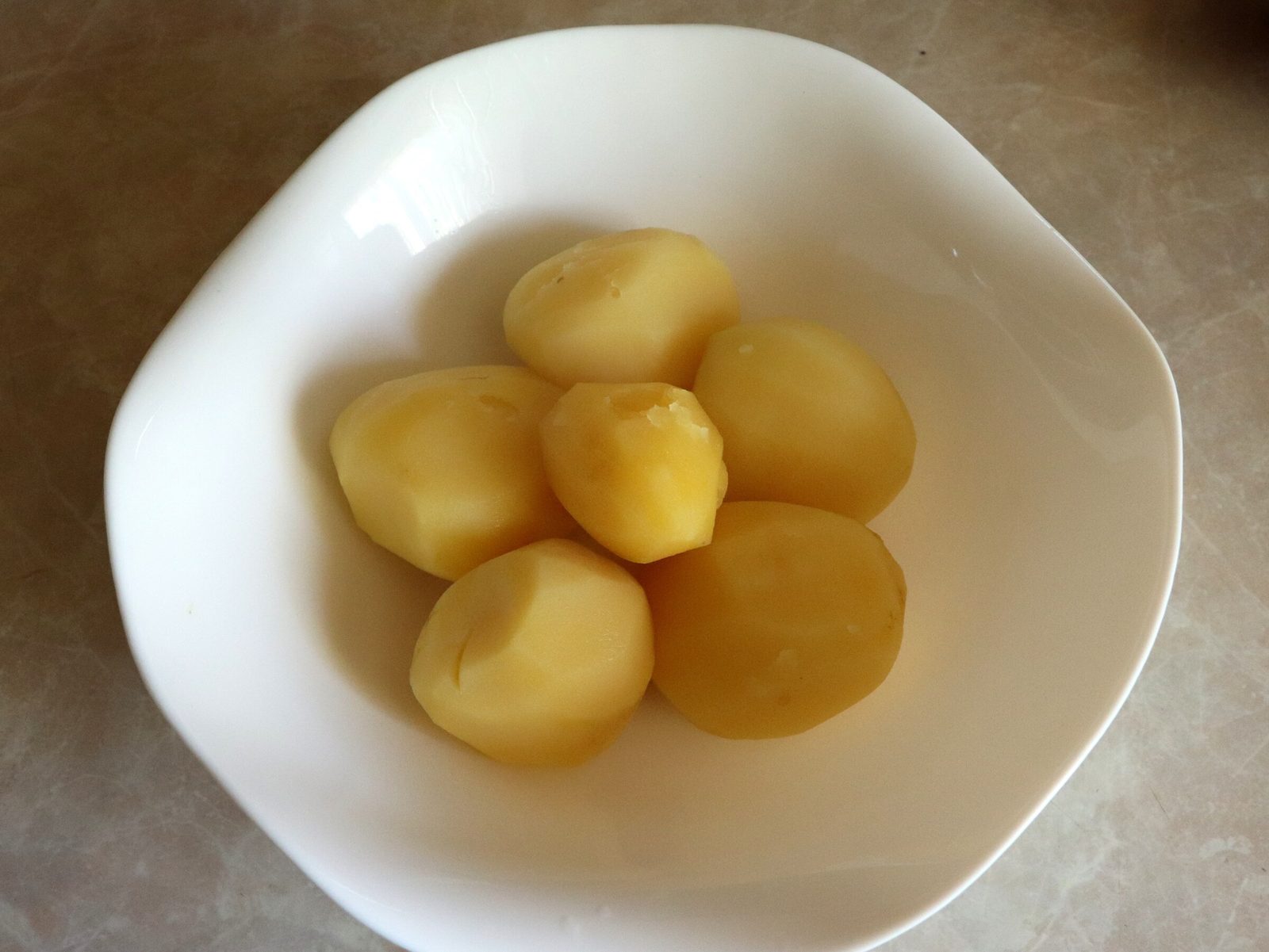 Step 3. Throw the peeled potatoes into the boiling broth and boil until tender. Creamy melted-cheese soup