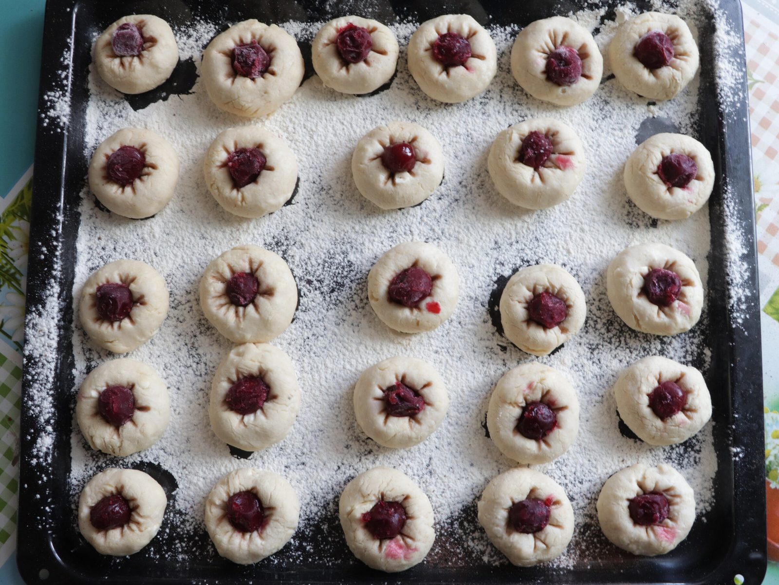 Step 2. Butter (can be replaced with spread) should be at room temperature. Curd-cheese biscuits with cherries