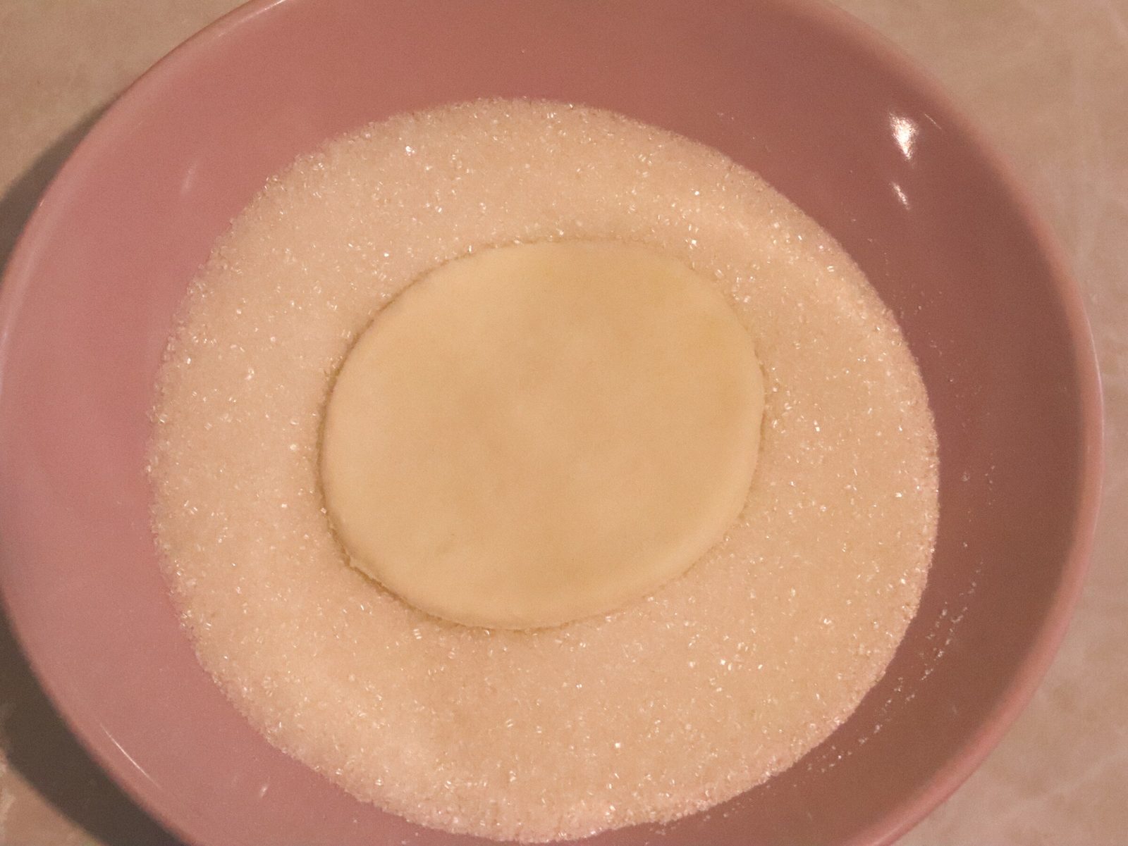 Step 4. Place the circle in a saucer with sugar and press lightly. Curd-cheese ‘goose-foot’ biscuits