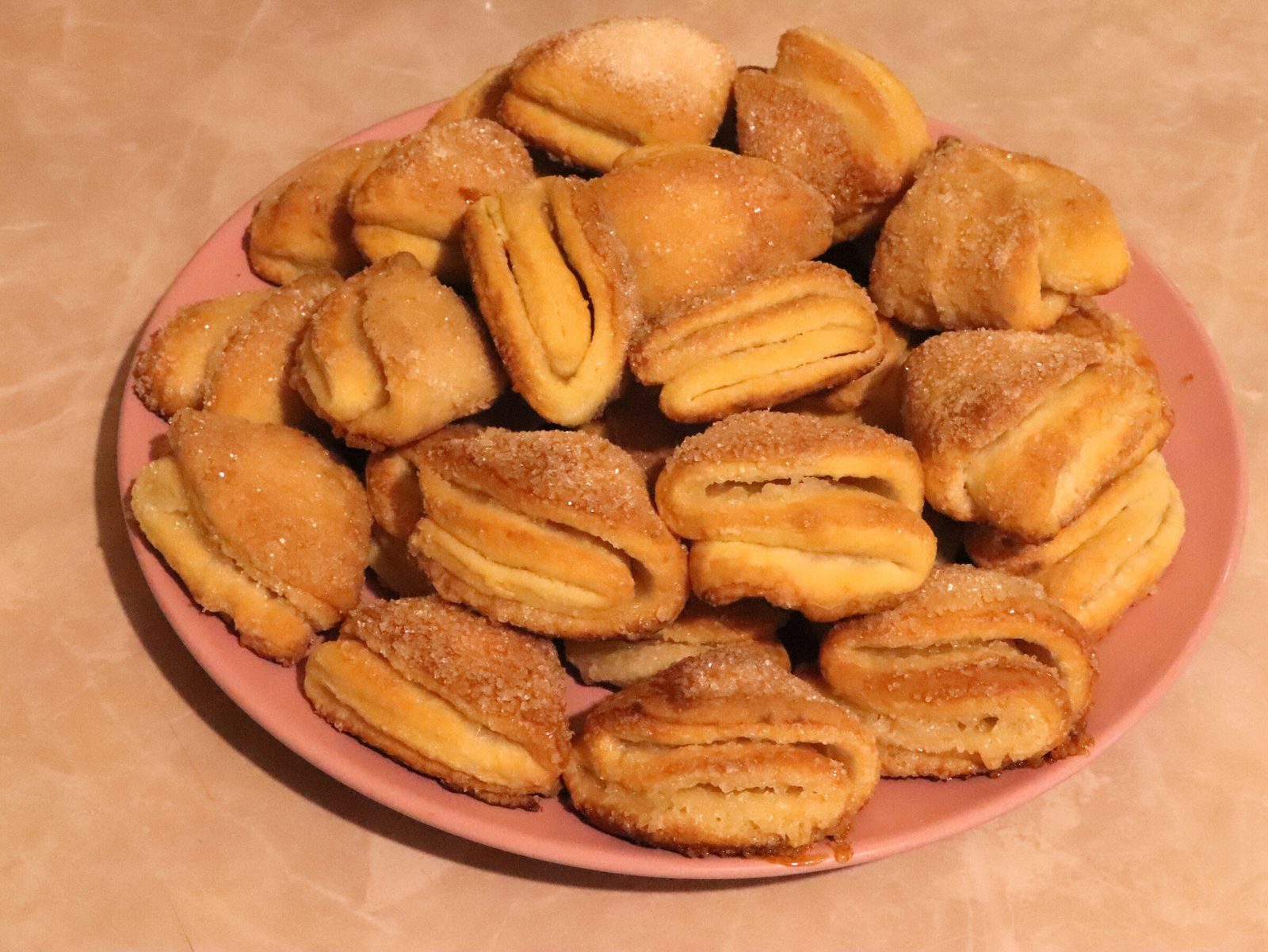 Step 8. And we do this with all the circles. Curd-cheese ‘goose-foot’ biscuits