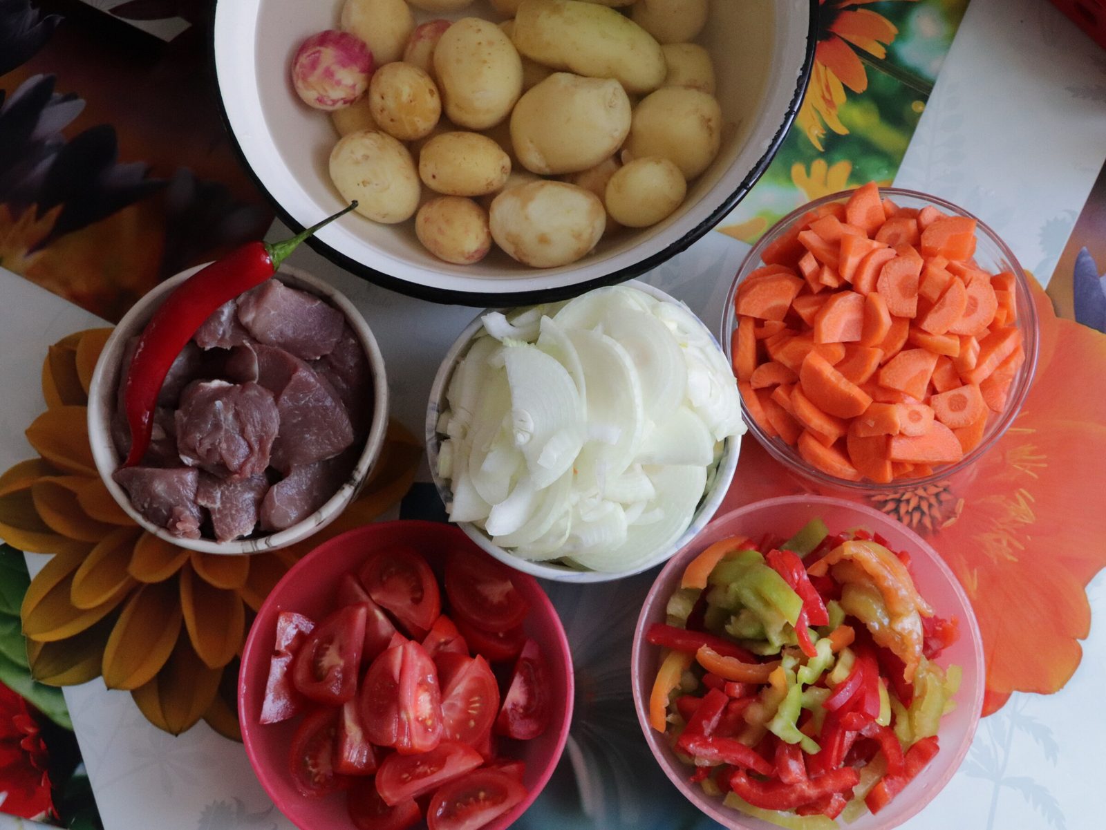 Step 1. salt, pepper, sunflower oil — 0. Damlyama (slow vegetable and meat pot)