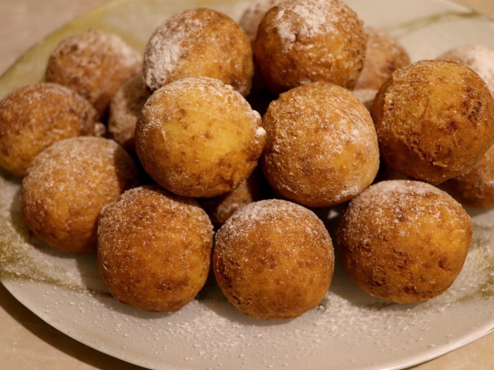 Deep-fried curd-cheese balls