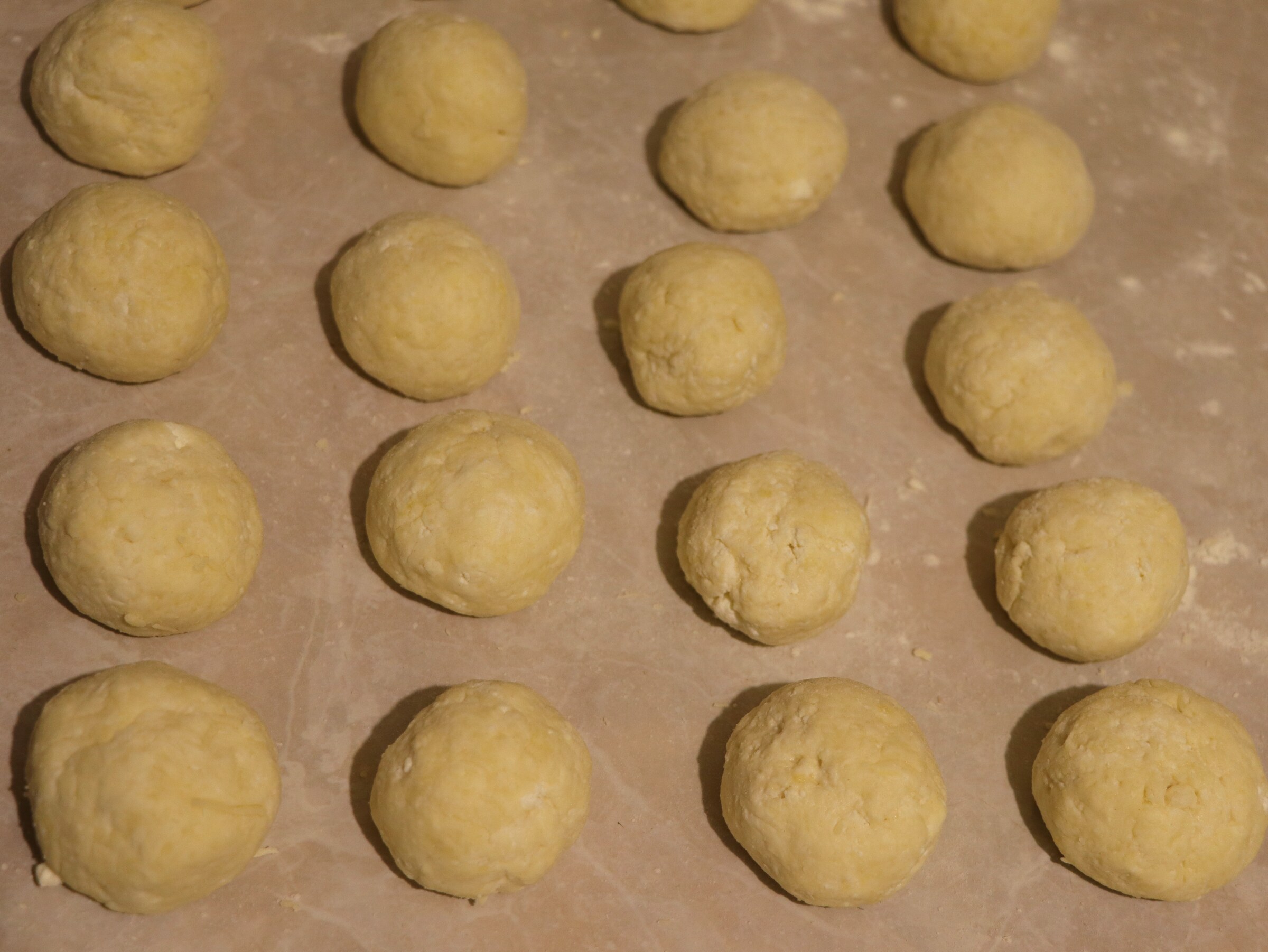 Step 2. The method for making curd balls is very simple. Deep-fried curd-cheese balls