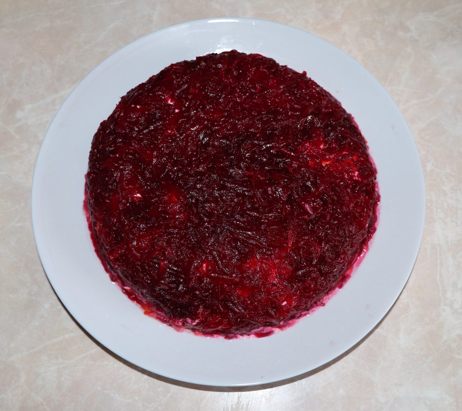 Step 5. Finishes with a layer of grated beetroot. Dressed herring (seledka pod shuboy)