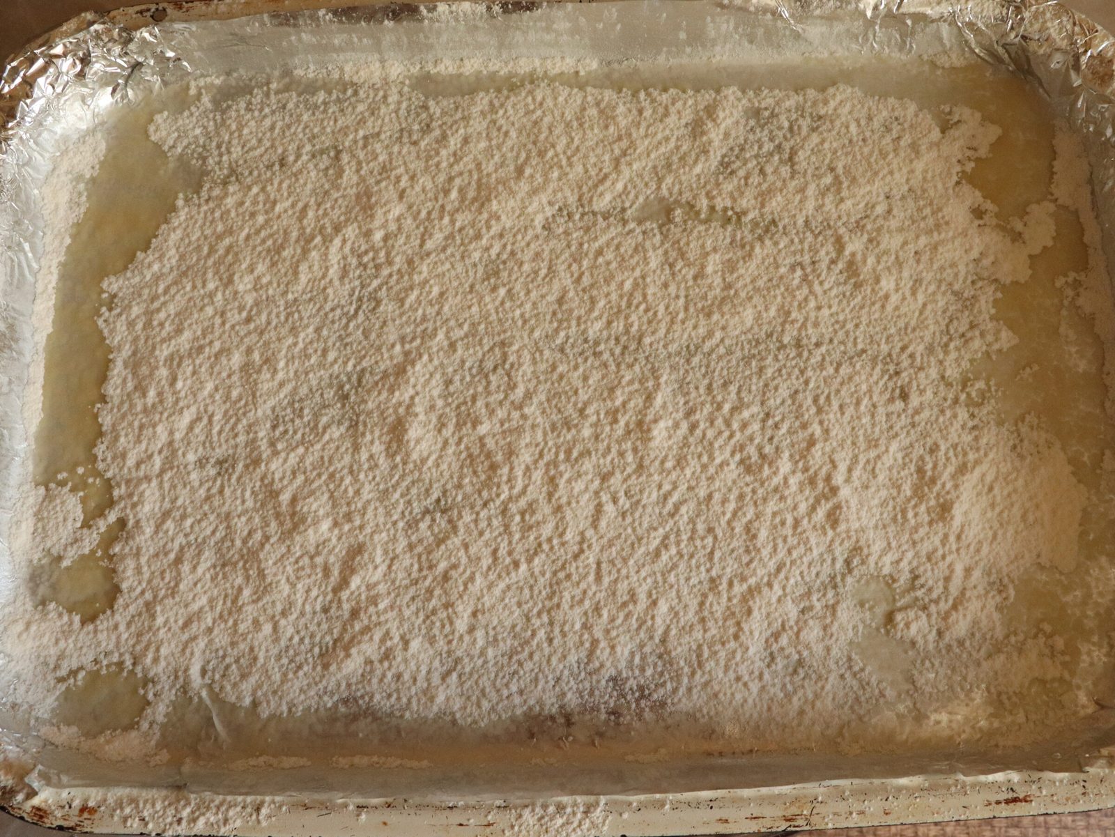 Step 3. For a 35×25 cm tray: lightly beat 4 eggs with salt, stir in mayonnaise — no. Egg roll in 15 minutes