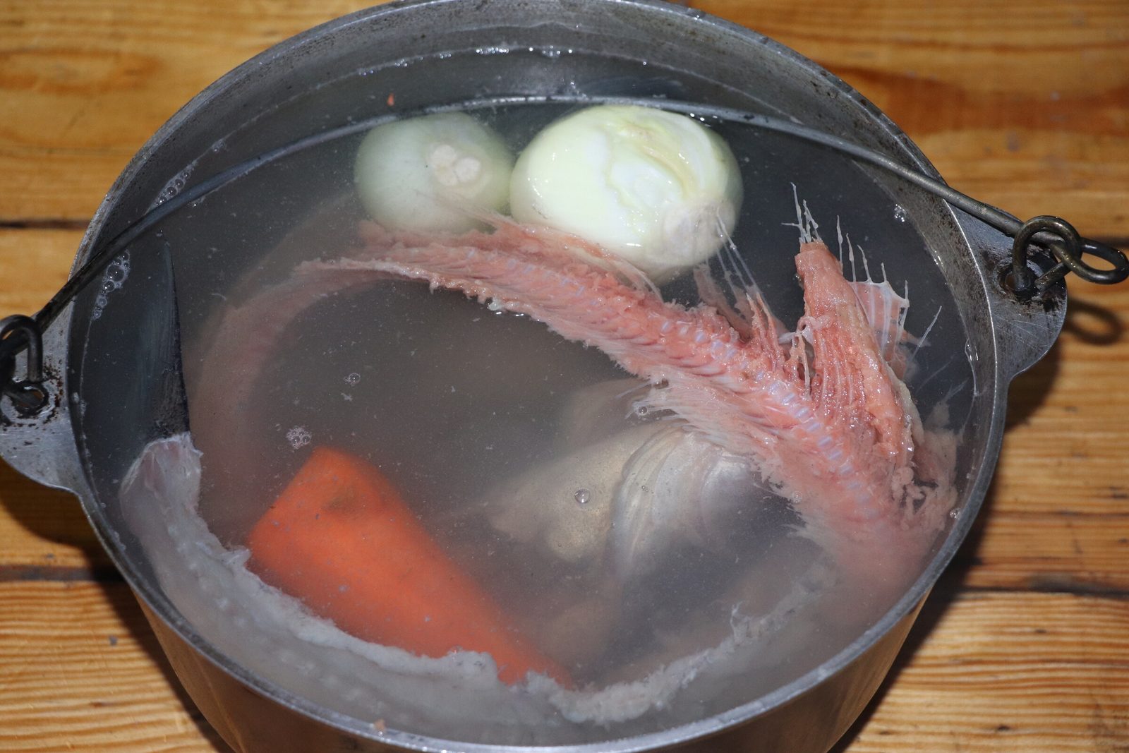 Step 2. When going on vacation with your family or a large company, stock up on a. Fish solyanka in a kazan over the fire