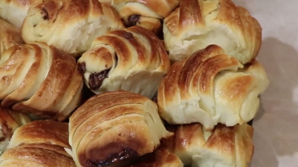 Flaky yeast crescents with chocolate spread