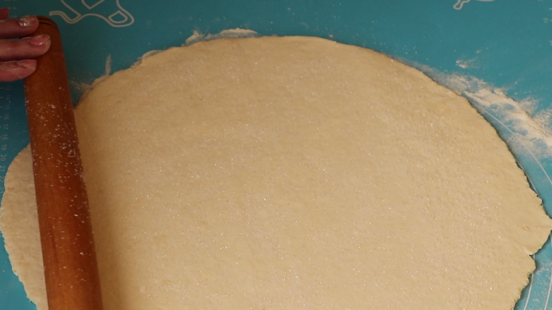 Step 5. We take out the chilled dough, let it lie on the table for about 5 minutes and. Flaky curd-cheese crescents with sugar