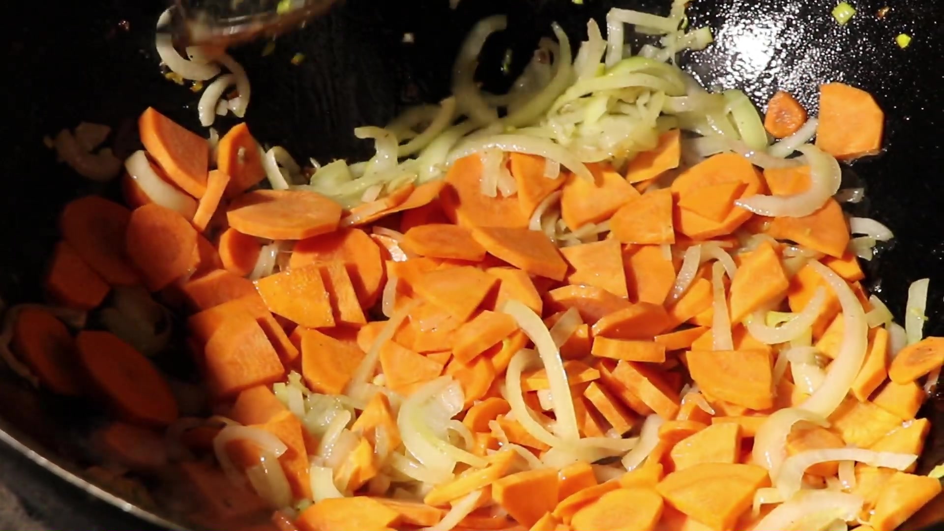 Step 5. Add carrots to the onions in thin rings or half rings - the main thing is to. Fried potatoes in a kazan over the fire