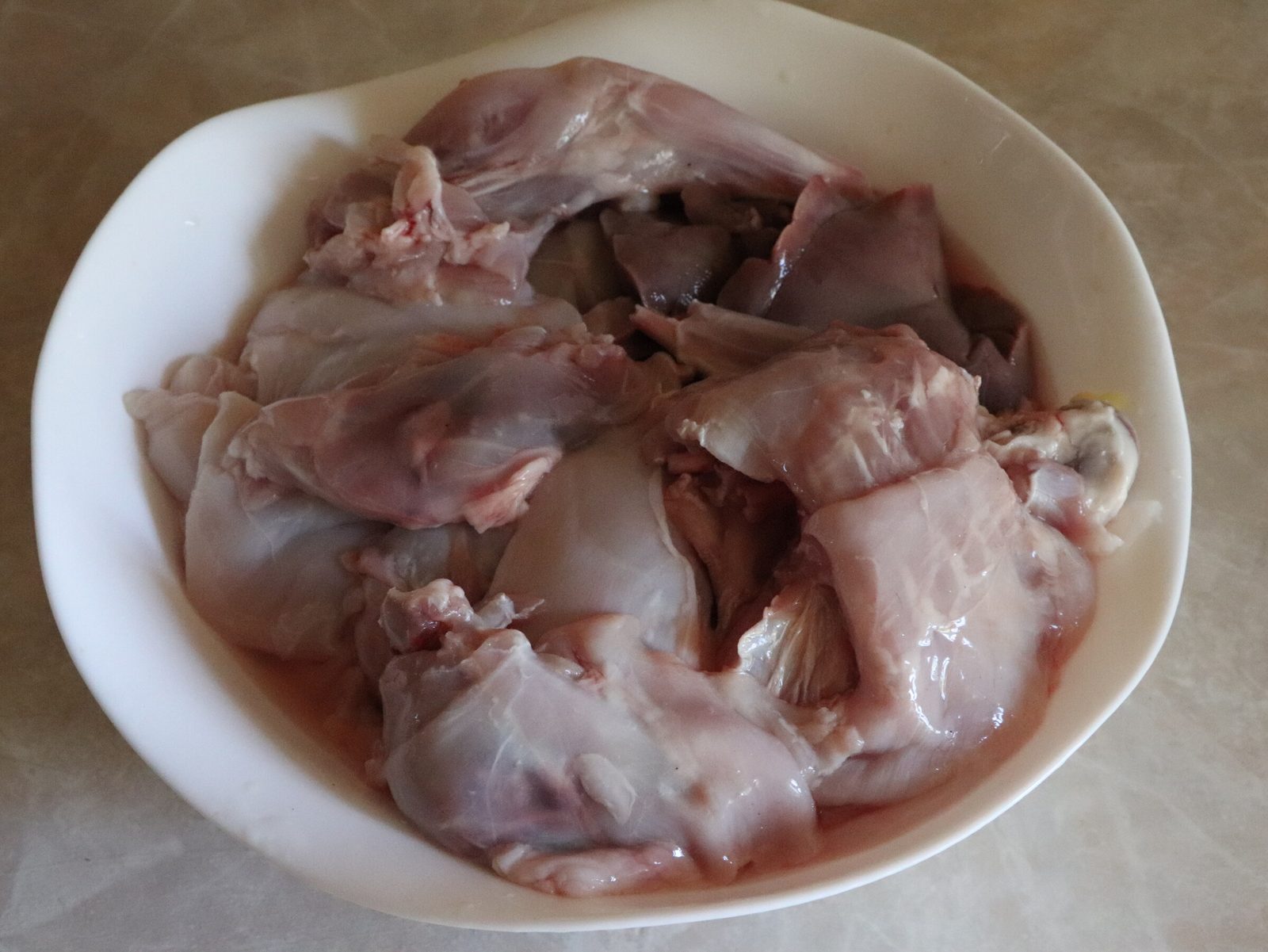 Step 2. Before cooking, the rabbit carcass must be soaked in cold water for about 2. Gentle oven-baked rabbit