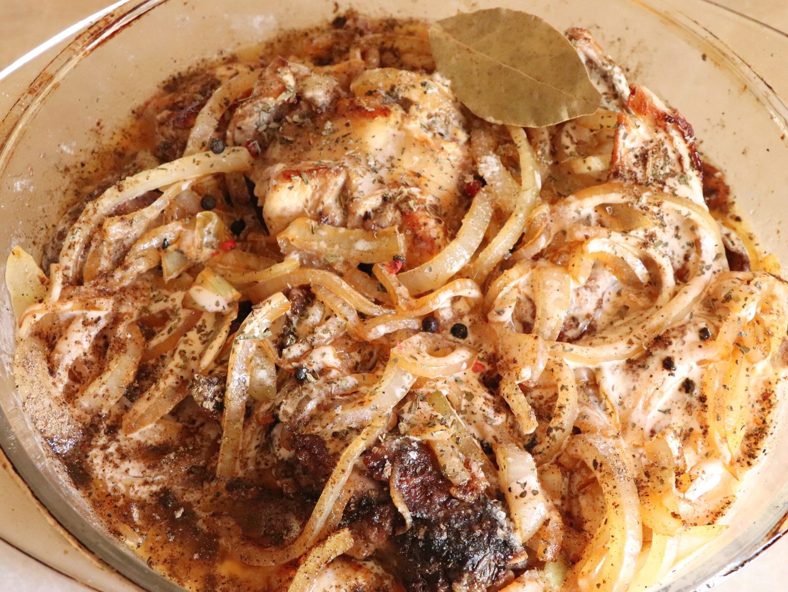Step 6. Prepare the sauce. Gentle oven-baked rabbit