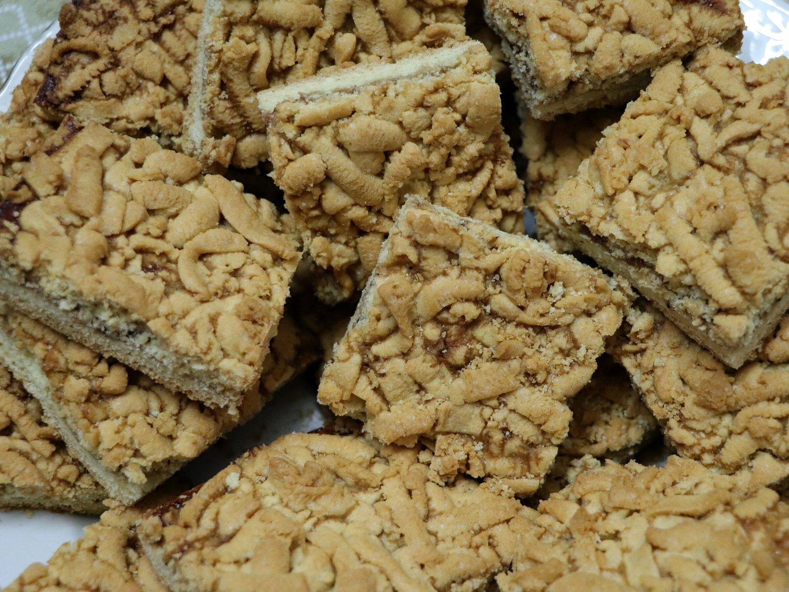 Grated shortcrust jam tart