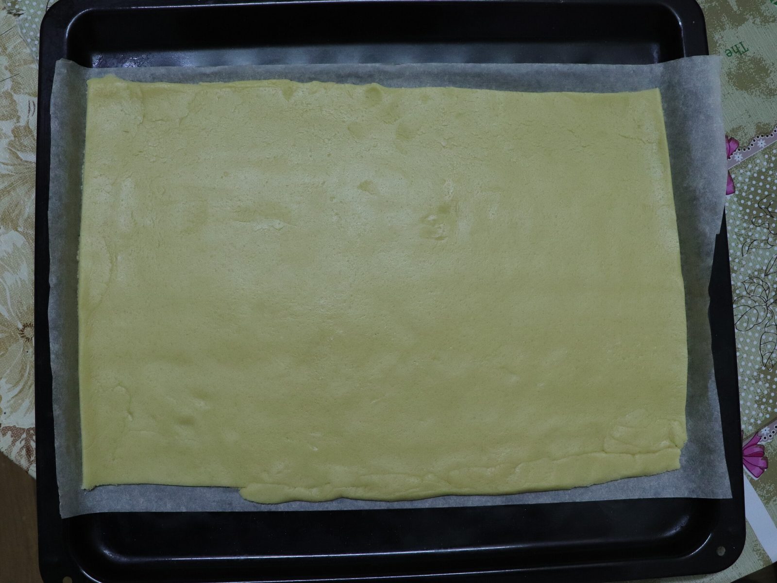 Step 6. Divide the dough into 2 parts, approximately 40/60. Grated shortcrust jam tart