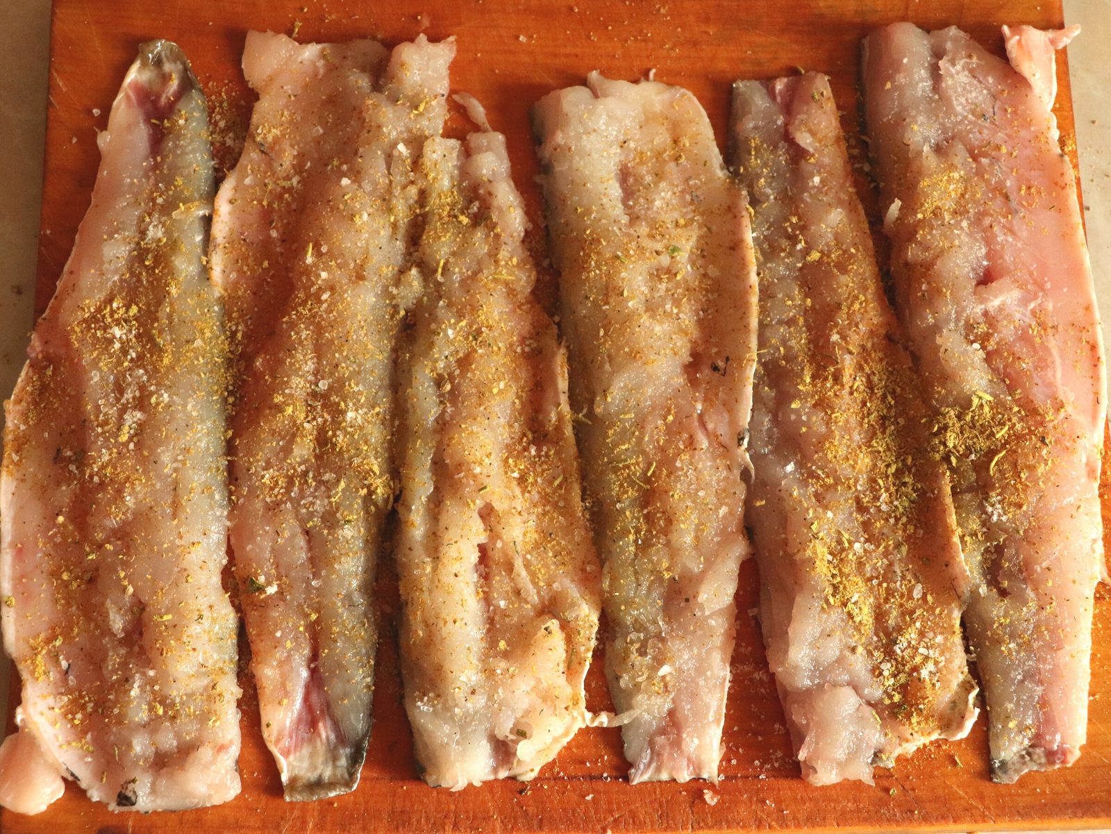 Step 2. You can buy ready-made fillets, or you can fillet the fish carcass yourself -. Grey mullet fillets baked with cheese