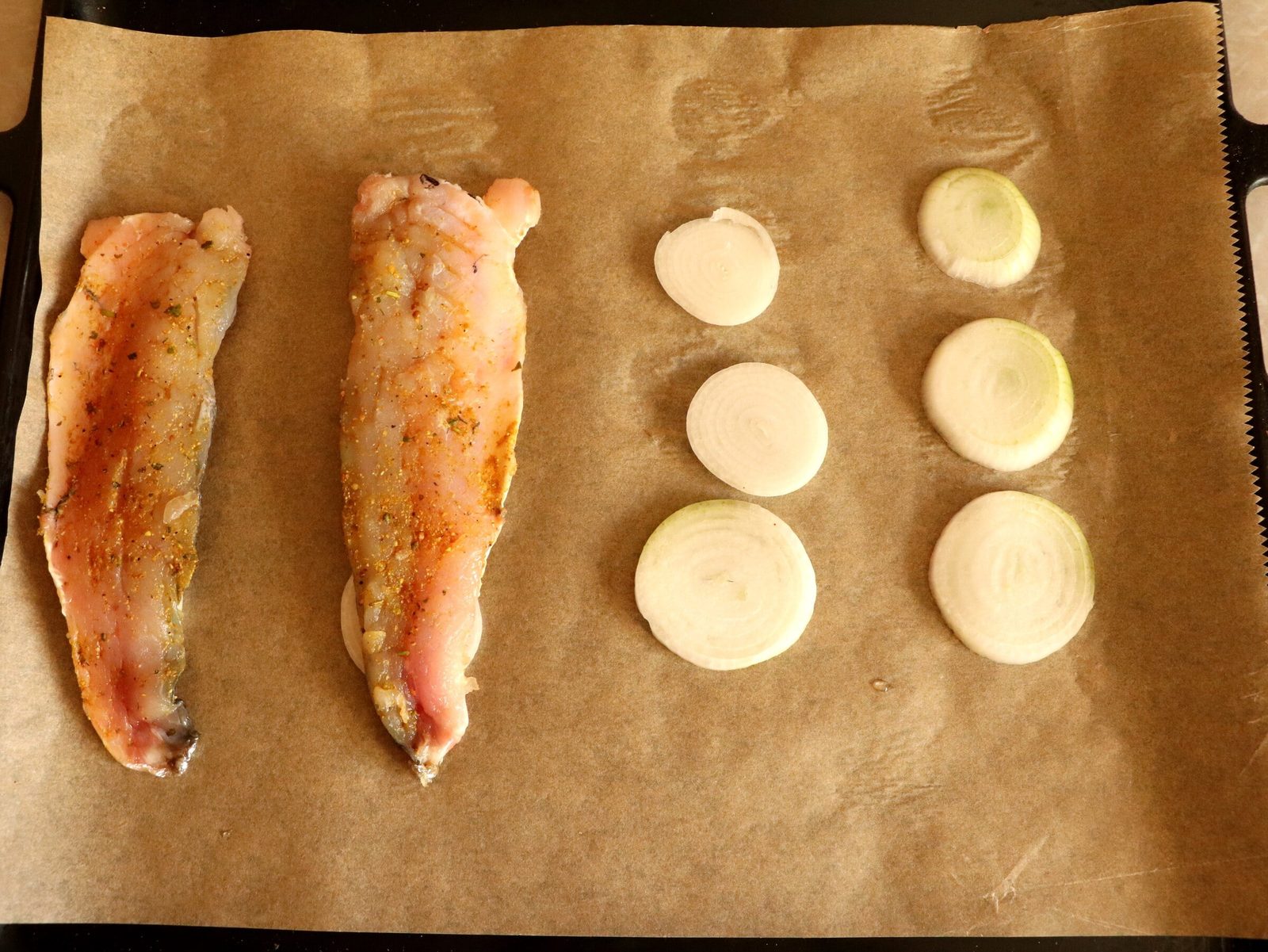 Step 3. Sprinkle the fillet with fish seasoning and leave for about 20 minutes. Grey mullet fillets baked with cheese