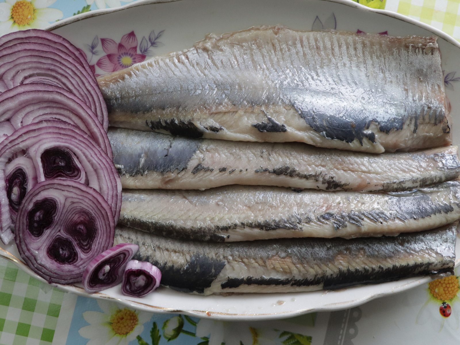 Step 1. An appetizer in the form of sandwiches with herring will be a godsend for a. Herring open sandwiches