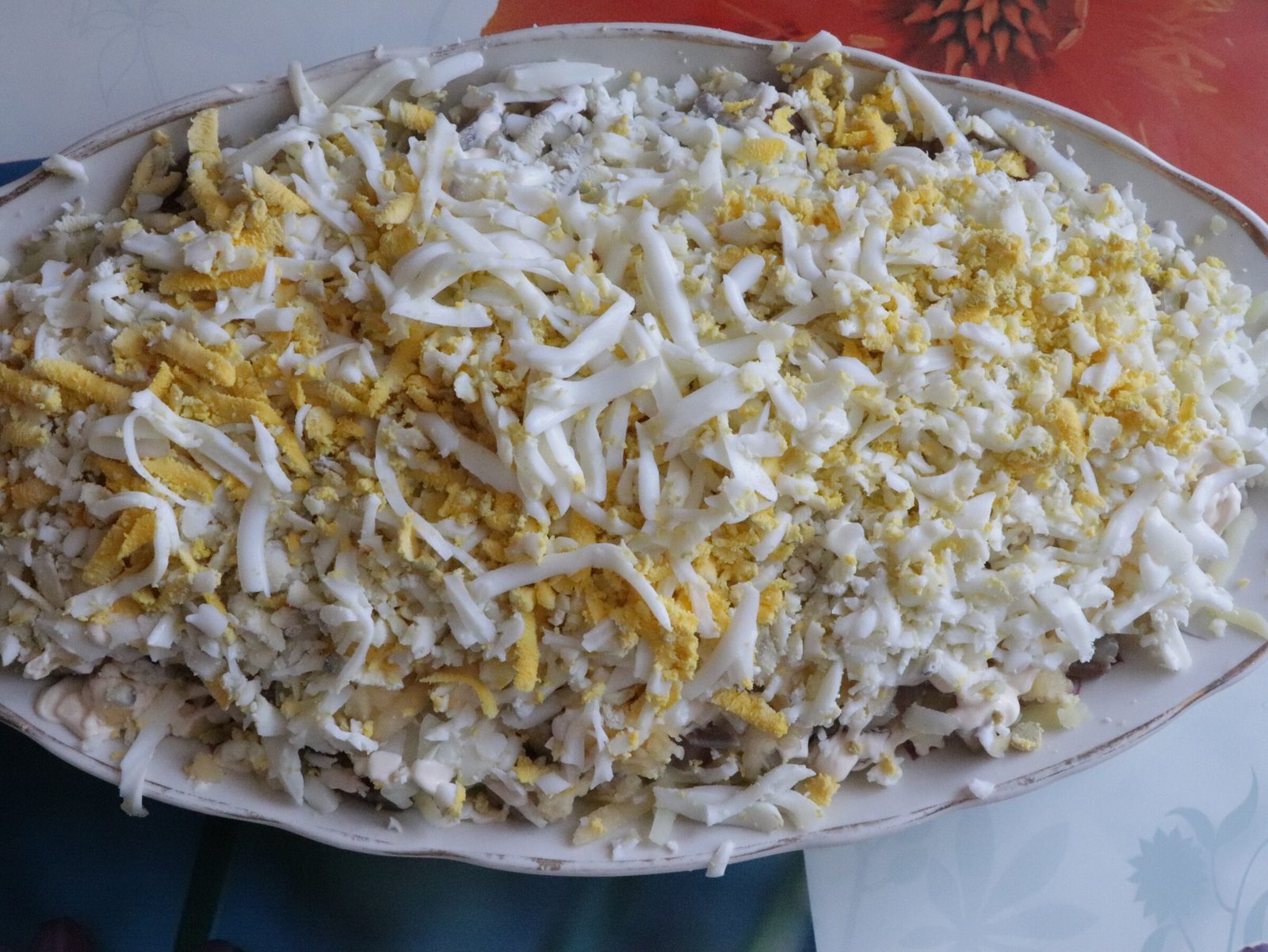 Step 5. We will lay the salad in layers. Herring under a white ‘coat’