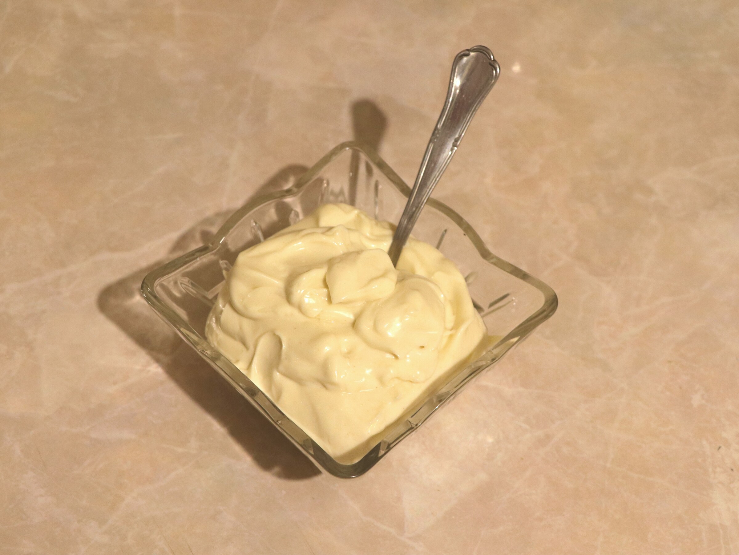 Step 8. Very quickly the mayonnaise becomes thick and does not flow. Homemade mayonnaise in five minutes